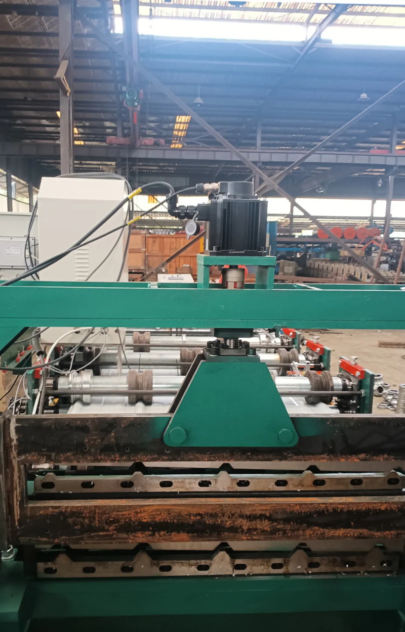 ESS180系列伺服在彩鋼瓦機(jī)上的應(yīng)用3.jpg ESS180系列伺服在彩鋼瓦機(jī)上的應(yīng)用3.jpg